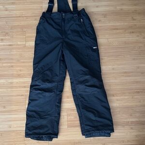 32 Degrees Kids Black snow / ski pants,  Pockets,removable and adjustable straps